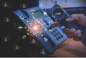 découvrez les avantages de la technologie voip sip et son fonctionnement. apprenez comment cette solution de communication révolutionne les échanges vocaux avec une qualité supérieure, des économies de coûts et une flexibilité inégalée pour les entreprises et les particuliers.