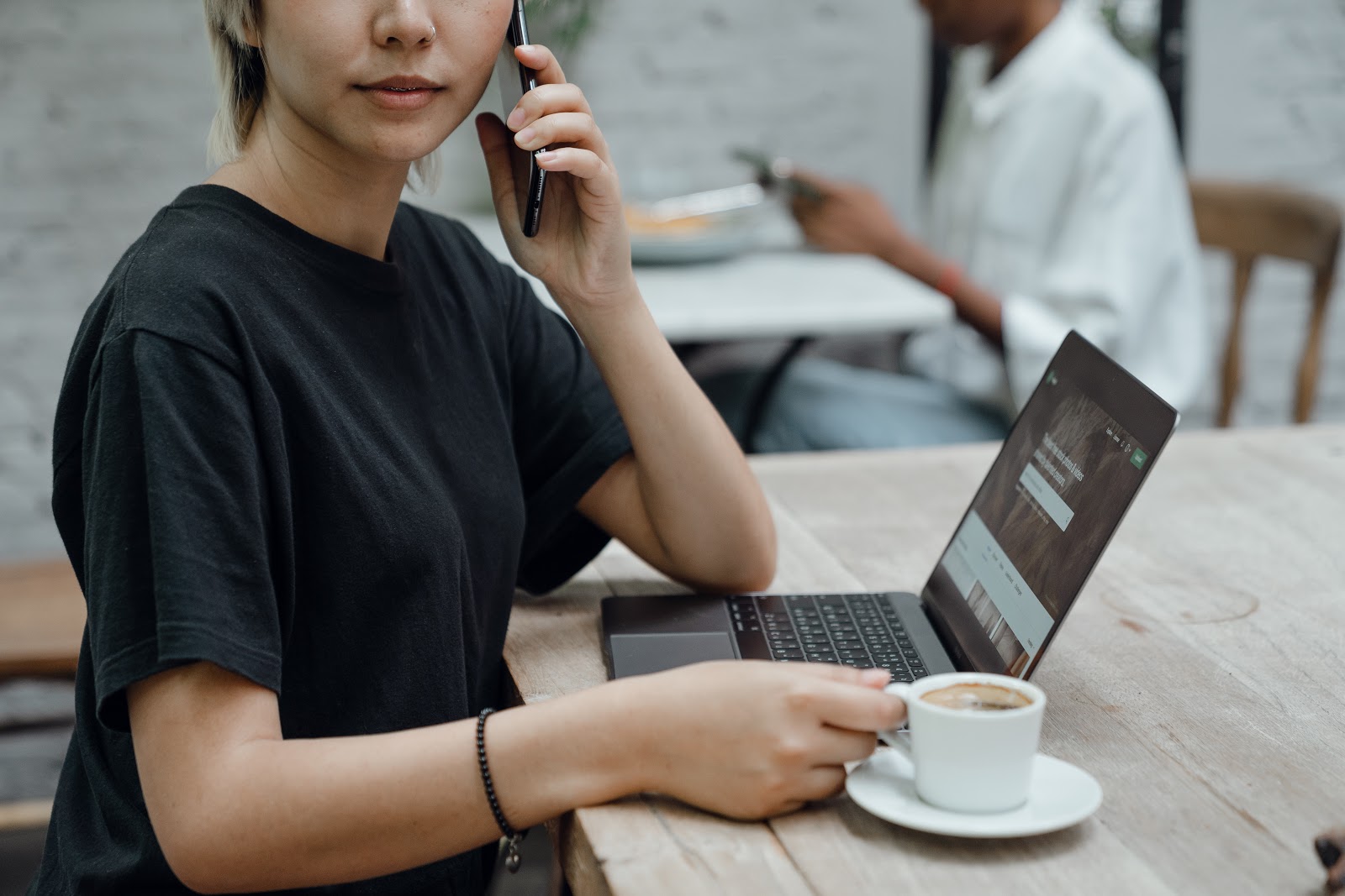 découvrez des solutions de téléphonie adaptées aux entreprises pour optimiser votre communication. profitez d'outils performants et de services sur mesure pour améliorer la collaboration au sein de votre équipe.