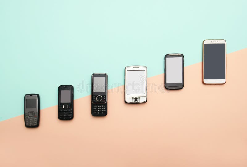 découvrez l'évolution fascinante des téléphones mobiles, depuis les premiers modèles encombrants jusqu'aux smartphones ultra-performants d'aujourd'hui. explorez les innovations technologiques, les changements de design et l'impact sur notre quotidien.