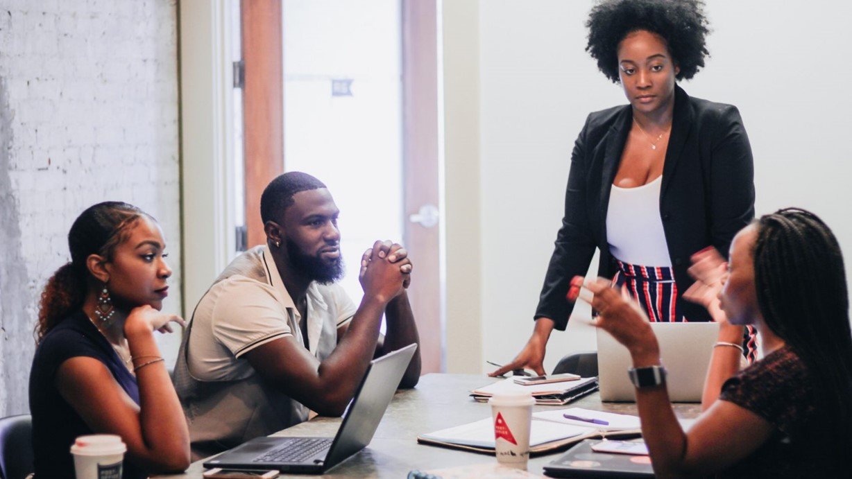 découvrez comment optimiser vos réunions pour les rendre plus efficaces et productives. apprenez des techniques pour mieux gérer votre temps, engager vos participants et atteindre vos objectifs en un temps record.