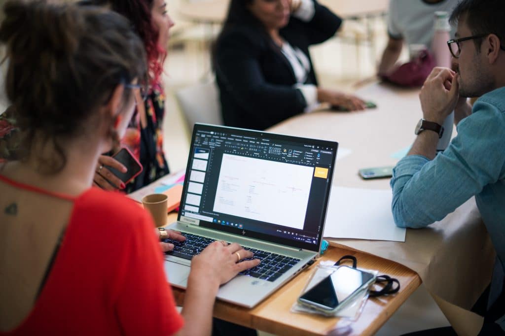 découvrez des stratégies efficaces pour optimiser la collaboration à distance. améliorez la communication, renforcez l'engagement et boostez la productivité de votre équipe, peu importe où elle se trouve.