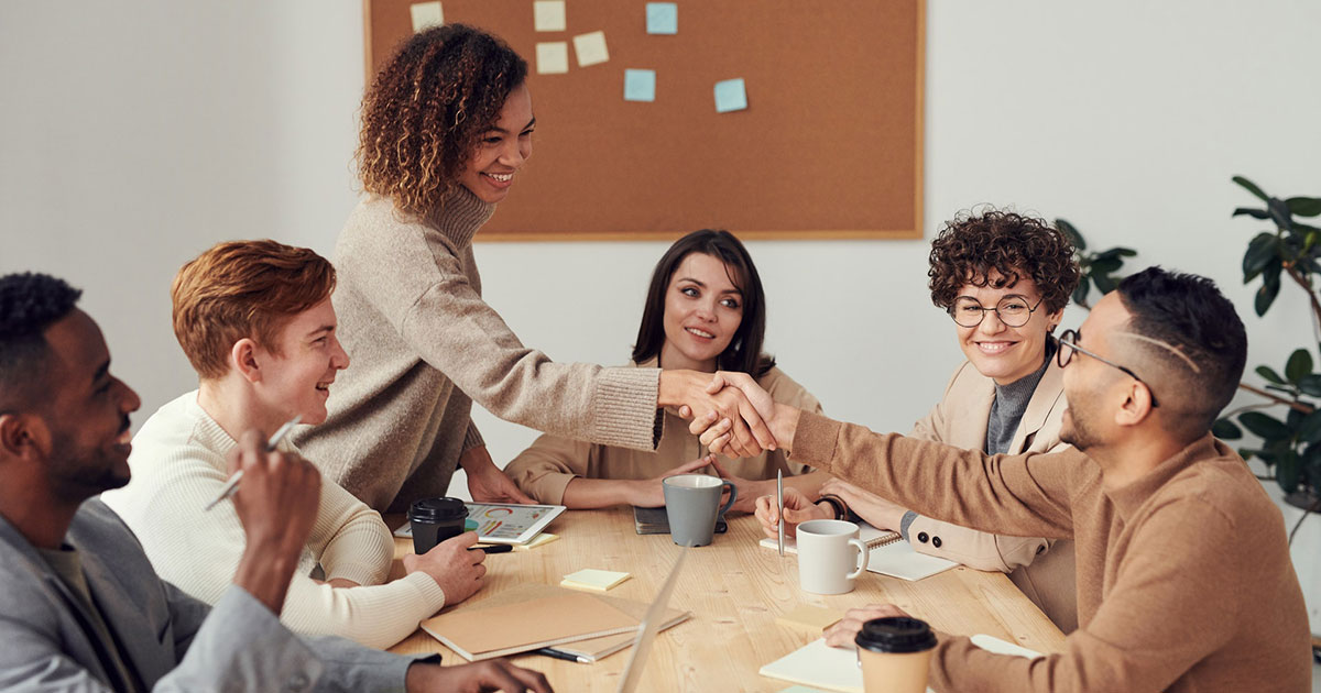 découvrez comment optimiser la communication au sein de votre entreprise pour améliorer la collaboration, renforcer l'engagement des employés et atteindre vos objectifs avec efficacité.