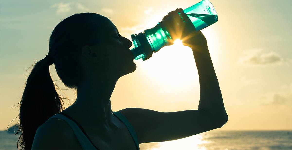 découvrez l'importance de l'hydratation sportive pour optimiser vos performances et récupérer après l'effort. apprenez à bien vous hydrater avant, pendant et après vos séances d'entraînement afin de rester en forme et d'améliorer vos résultats.