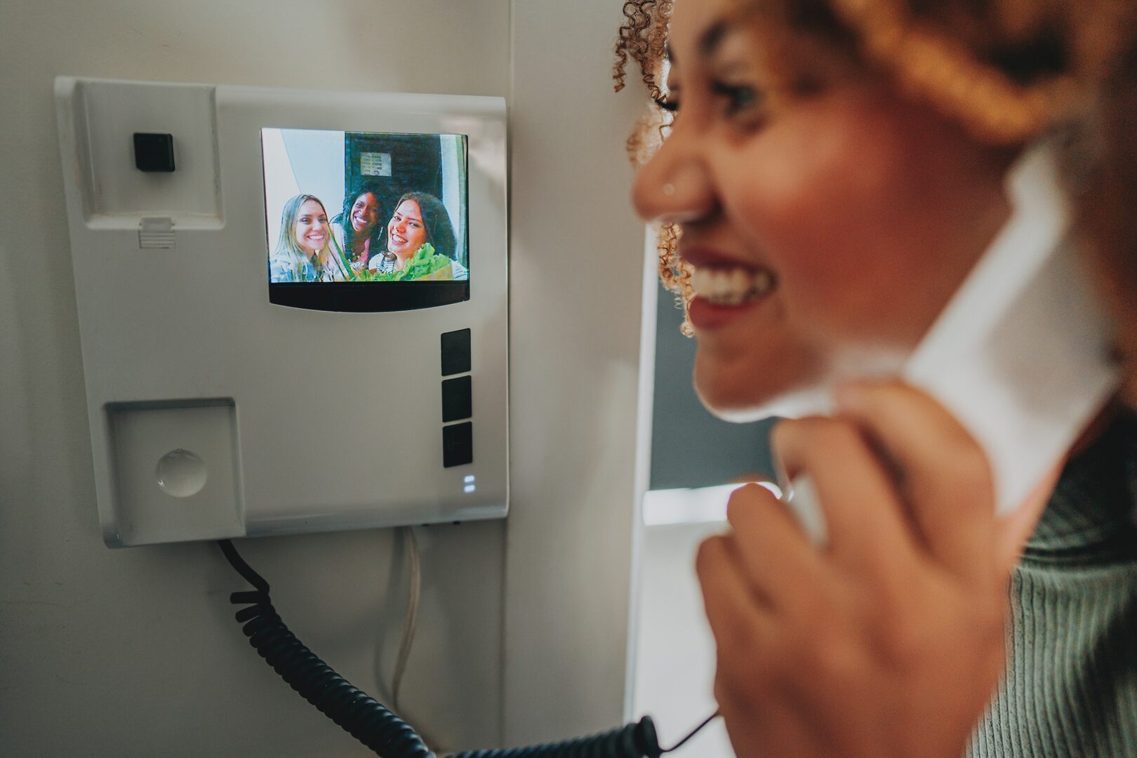 choisir-interphone-telephone Interphone et téléphone : comment choisir le meilleur pour votre maison?